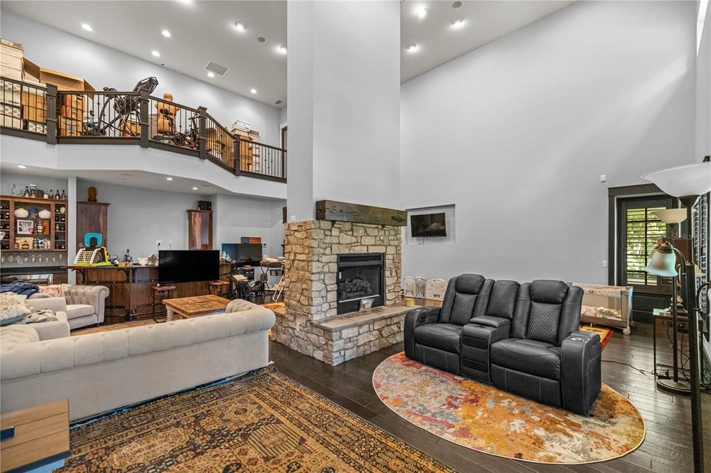 待售: $2,000,000 (4 贝兹, 3 浴室, 5825 平方英尺)