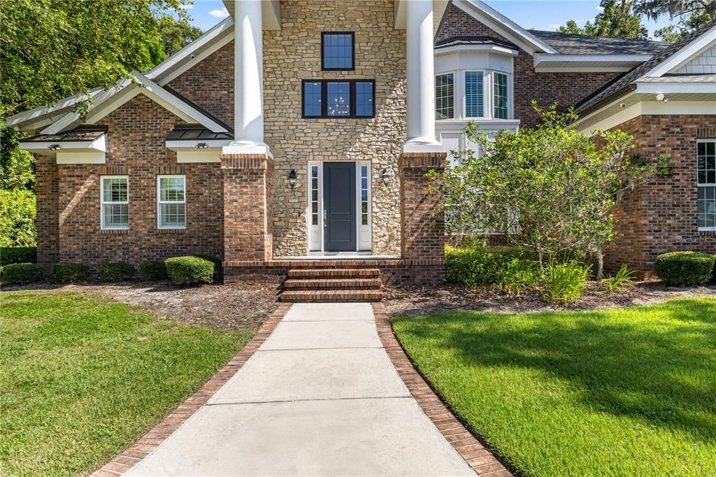 待售: $2,000,000 (4 贝兹, 3 浴室, 5825 平方英尺)