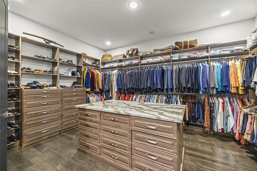 待售: $2,000,000 (4 贝兹, 3 浴室, 5825 平方英尺)