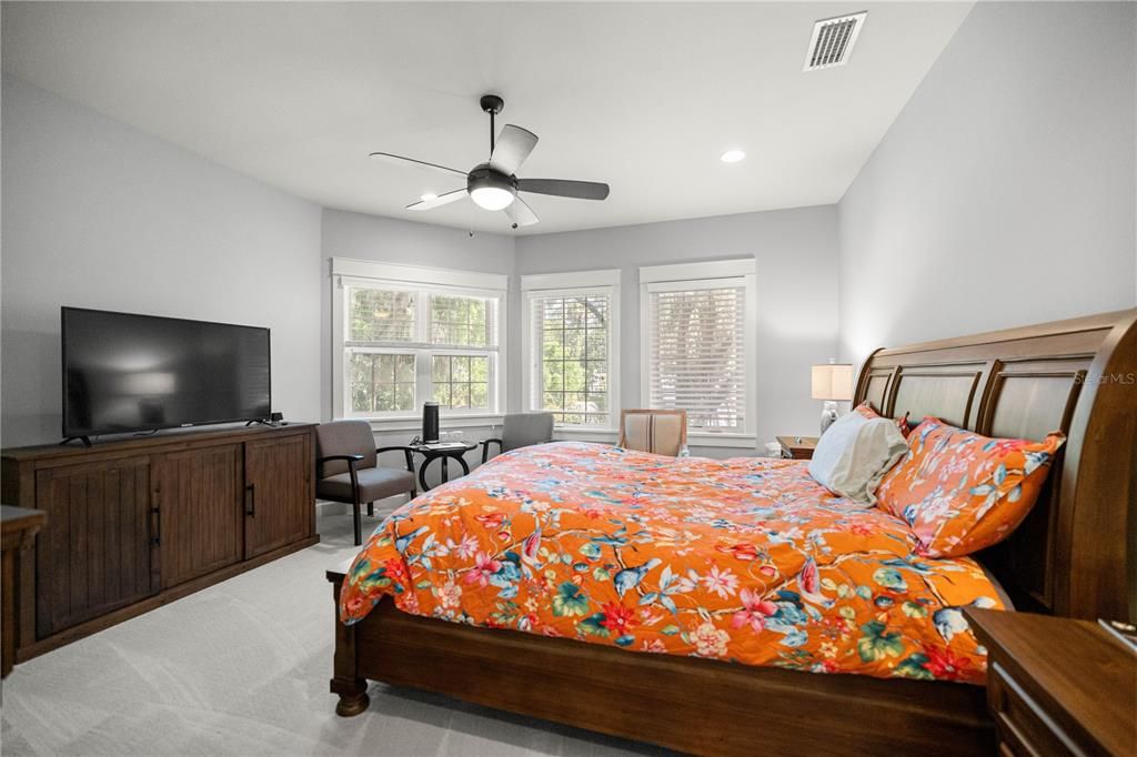 待售: $2,000,000 (4 贝兹, 3 浴室, 5825 平方英尺)