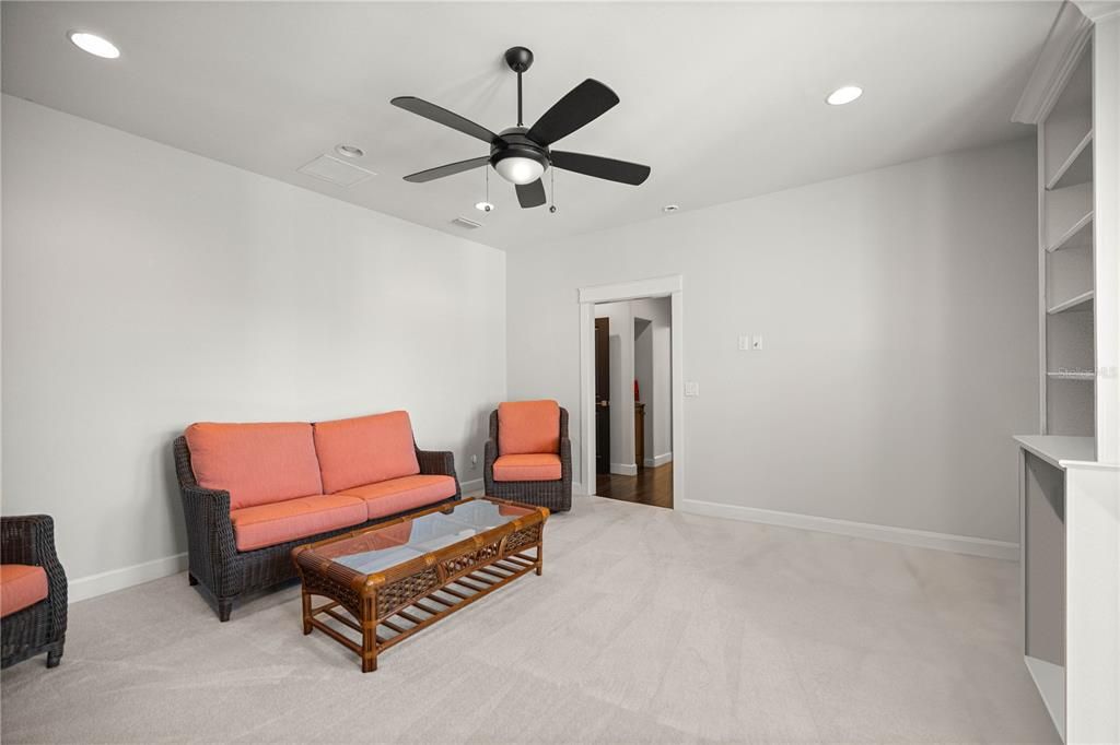 待售: $2,000,000 (4 贝兹, 3 浴室, 5825 平方英尺)