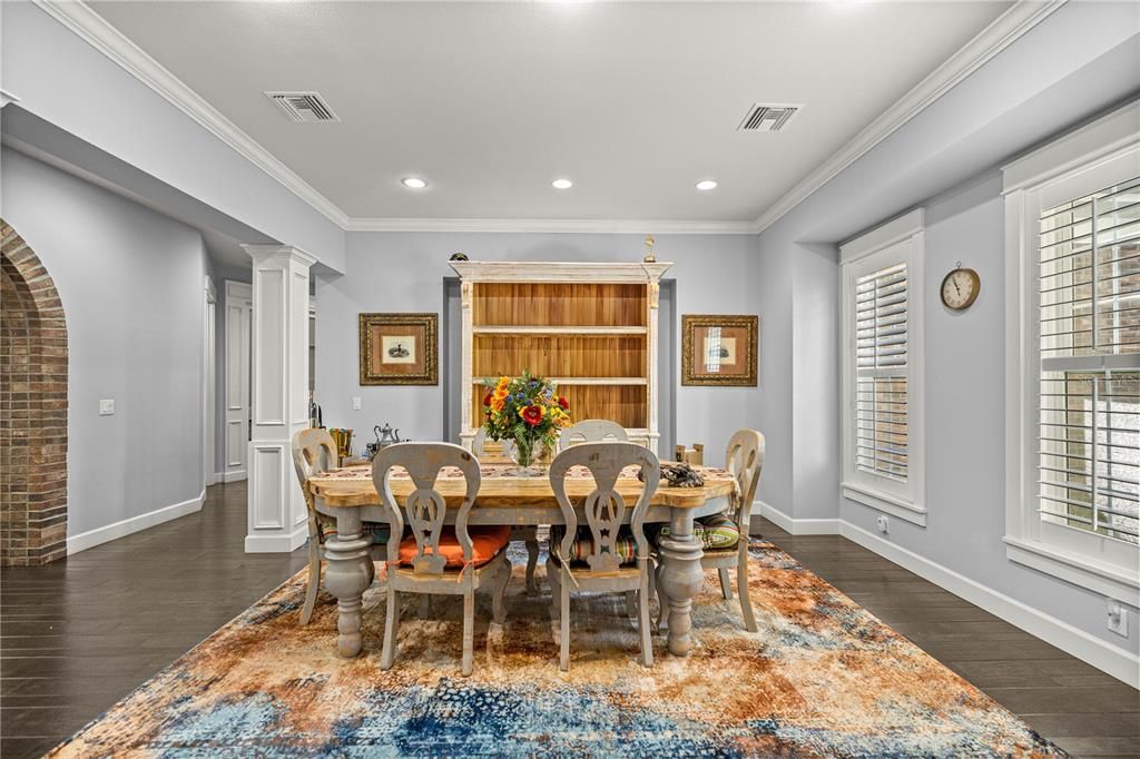 待售: $2,000,000 (4 贝兹, 3 浴室, 5825 平方英尺)