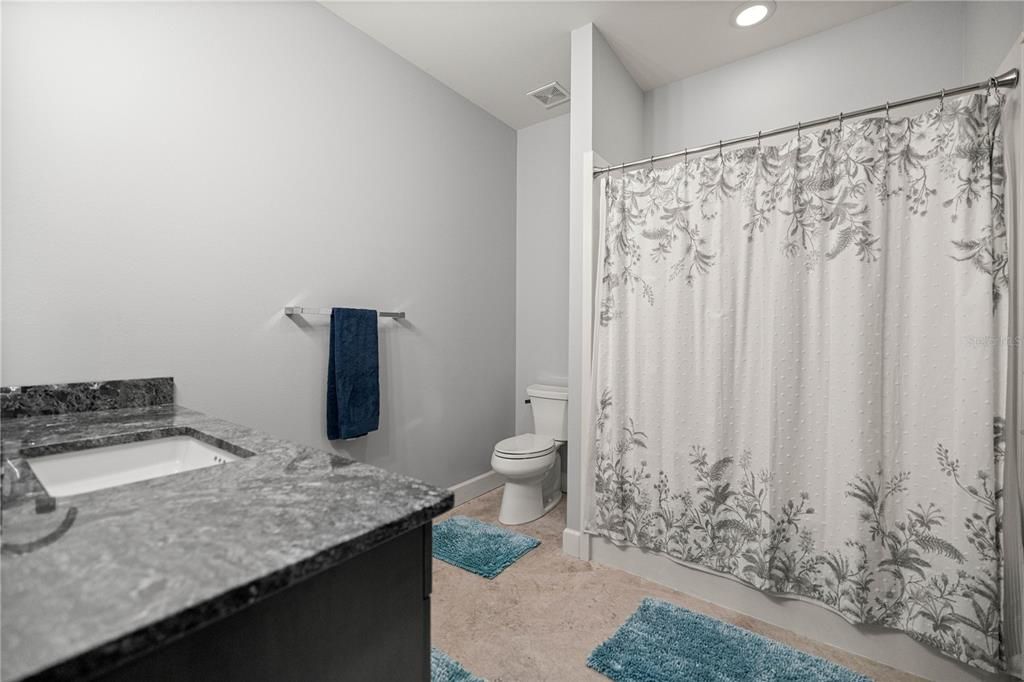 待售: $2,000,000 (4 贝兹, 3 浴室, 5825 平方英尺)