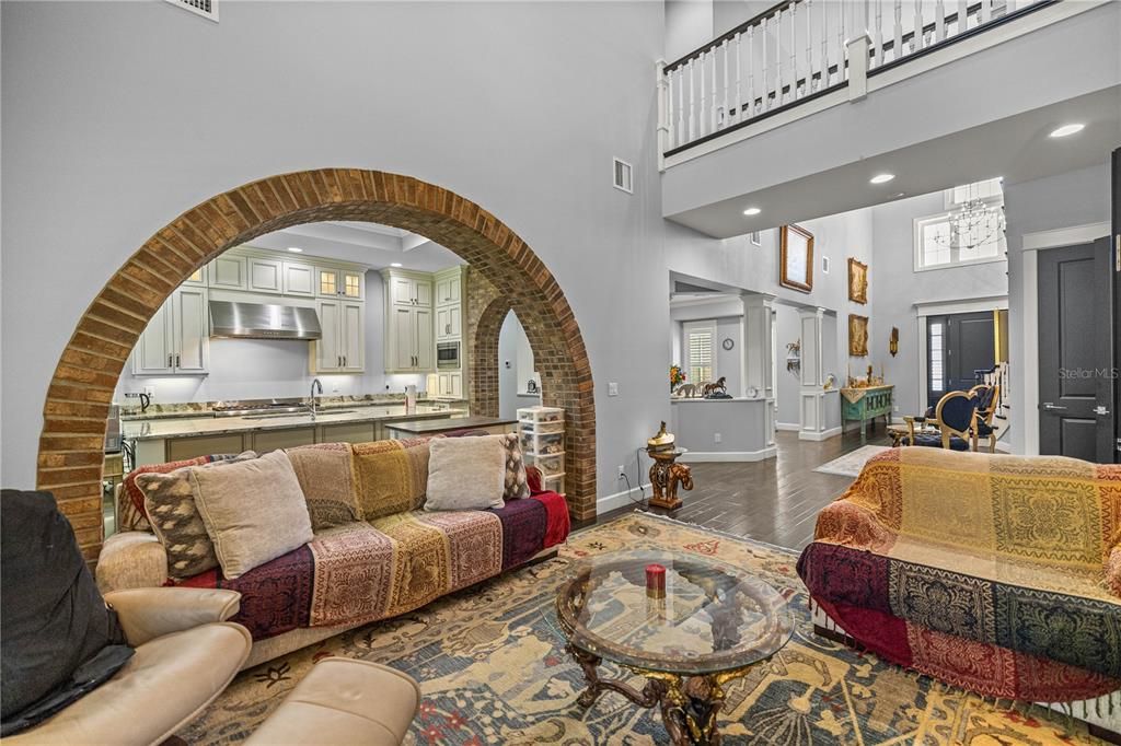 待售: $2,000,000 (4 贝兹, 3 浴室, 5825 平方英尺)