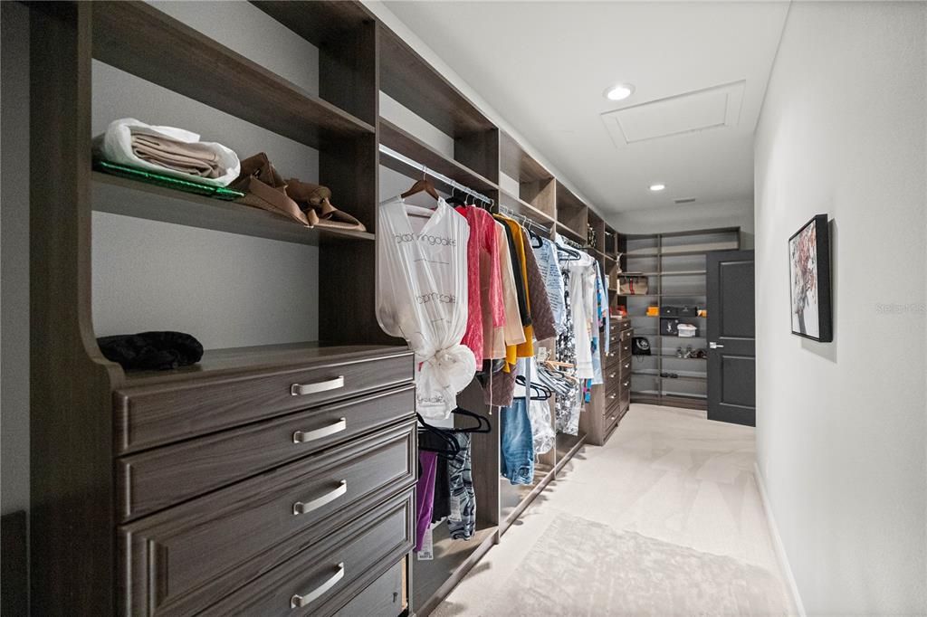 待售: $2,000,000 (4 贝兹, 3 浴室, 5825 平方英尺)