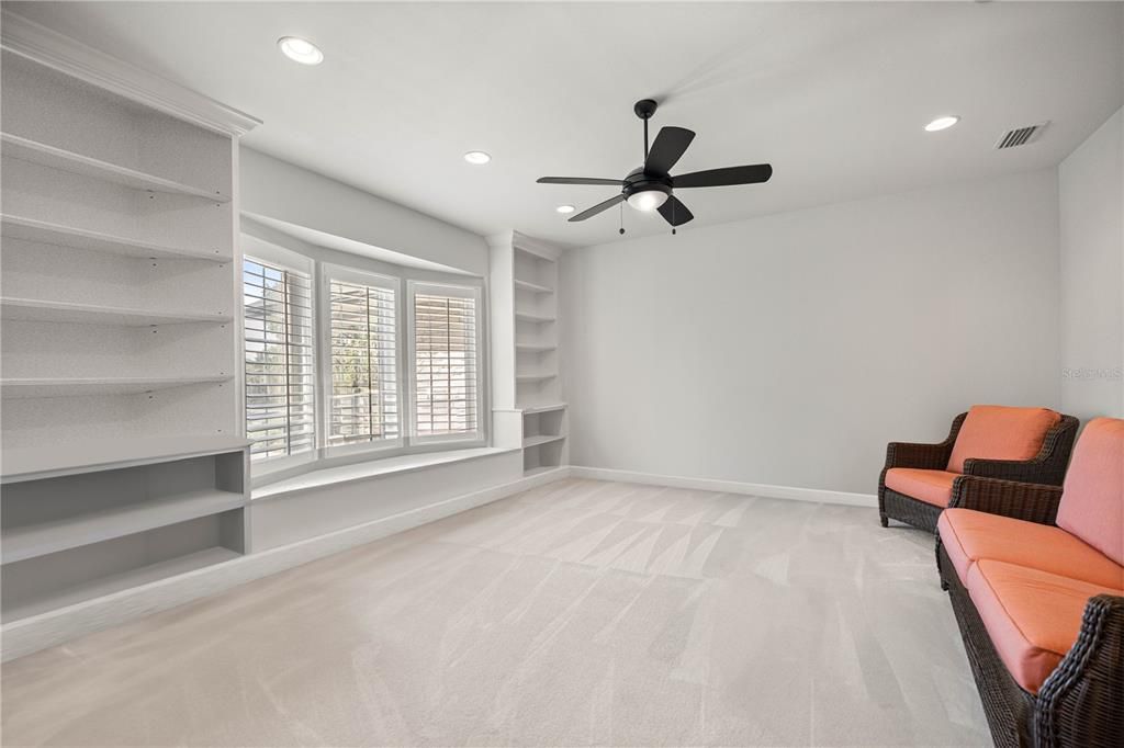 待售: $2,000,000 (4 贝兹, 3 浴室, 5825 平方英尺)