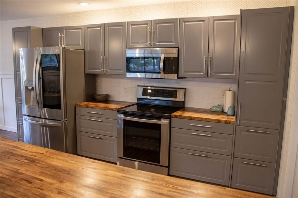 For Sale: $449,000 (3 beds, 3 baths, 1875 Square Feet)