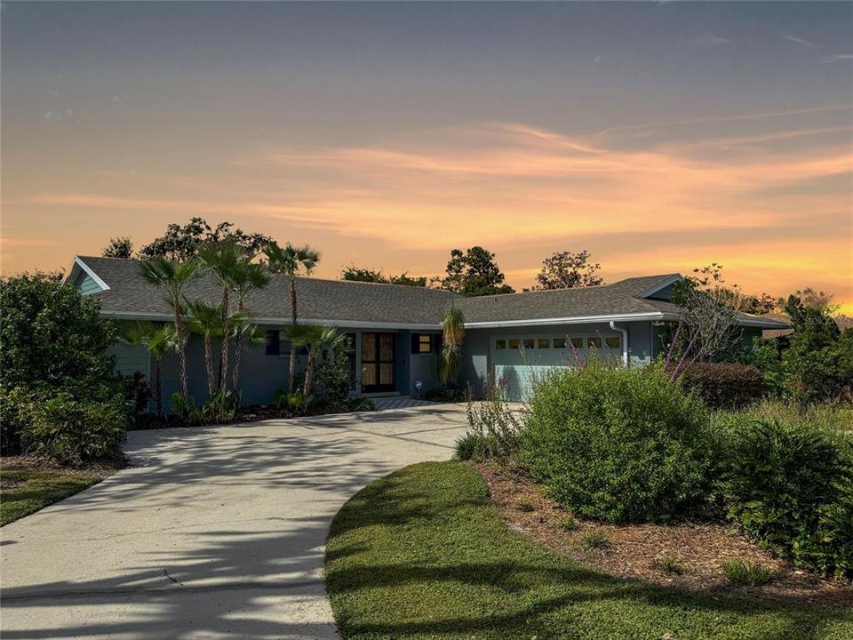 For Sale: $449,000 (3 beds, 3 baths, 1875 Square Feet)