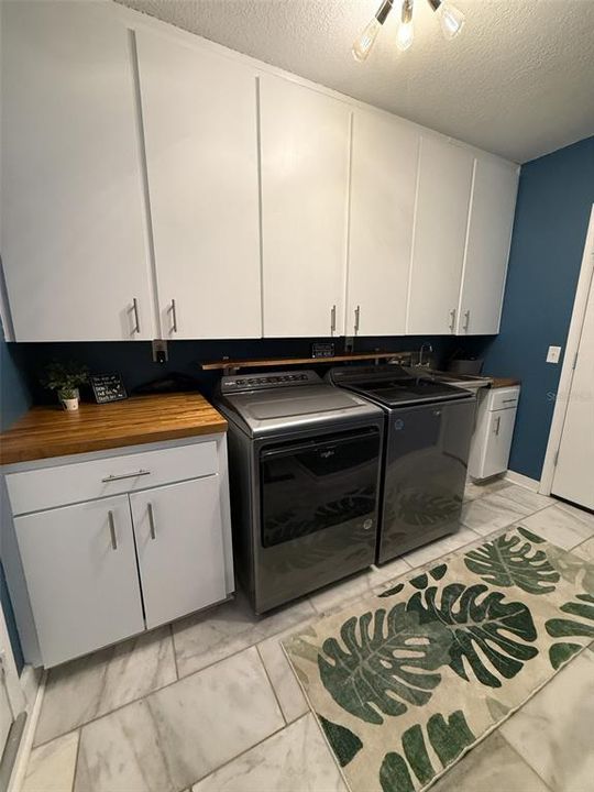 For Sale: $449,000 (3 beds, 3 baths, 1875 Square Feet)