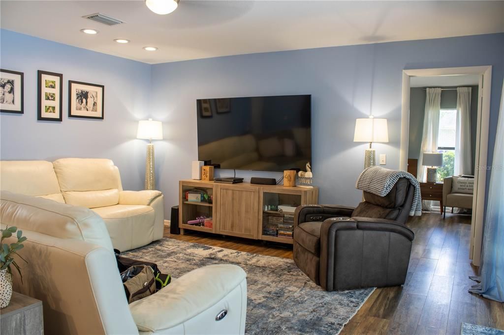 For Sale: $449,000 (3 beds, 3 baths, 1875 Square Feet)