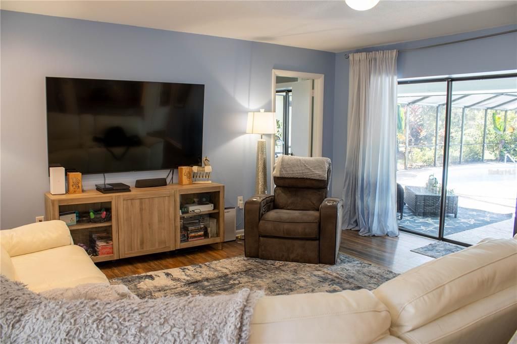 For Sale: $449,000 (3 beds, 3 baths, 1875 Square Feet)