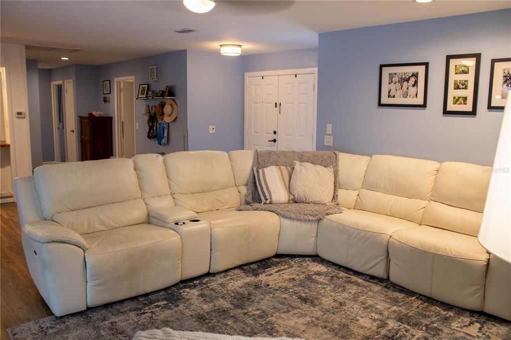 For Sale: $449,000 (3 beds, 3 baths, 1875 Square Feet)