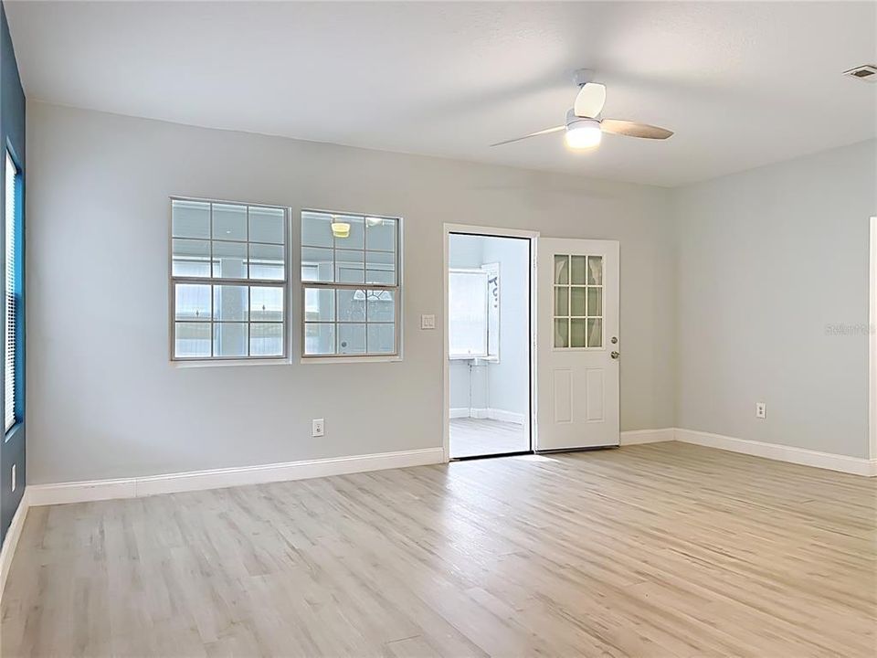 На продажу: $269,000 (3 спален, 2 ванн, 1454 Квадратных фут)