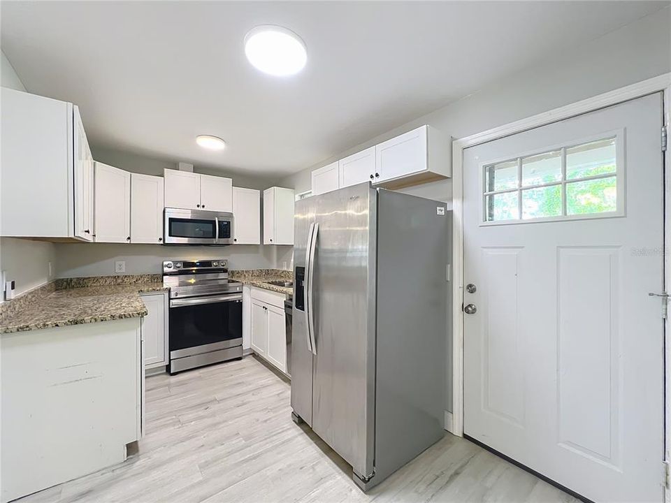 На продажу: $269,000 (3 спален, 2 ванн, 1454 Квадратных фут)