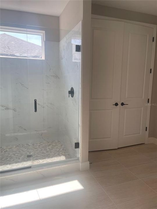 For Rent: $3,690 (4 beds, 2 baths, 2810 Square Feet)