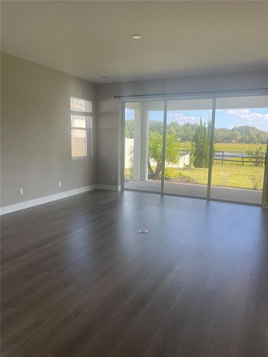 For Rent: $3,690 (4 beds, 2 baths, 2810 Square Feet)