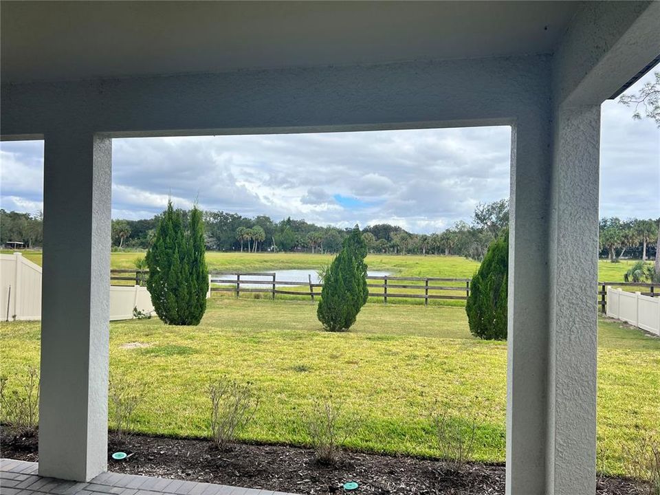 For Rent: $3,690 (4 beds, 2 baths, 2810 Square Feet)