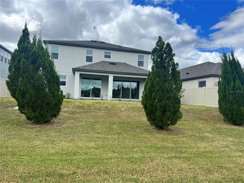 For Rent: $3,690 (4 beds, 2 baths, 2810 Square Feet)