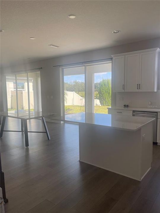 For Rent: $3,690 (4 beds, 2 baths, 2810 Square Feet)