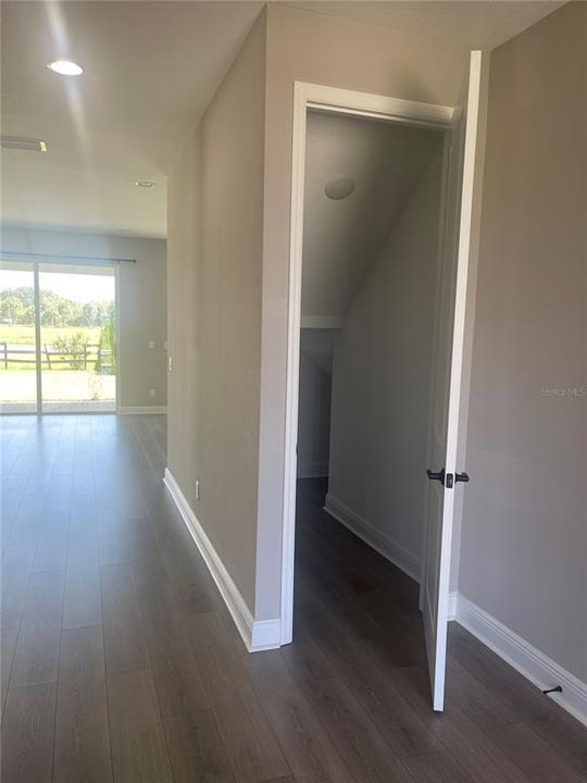 For Rent: $3,690 (4 beds, 2 baths, 2810 Square Feet)