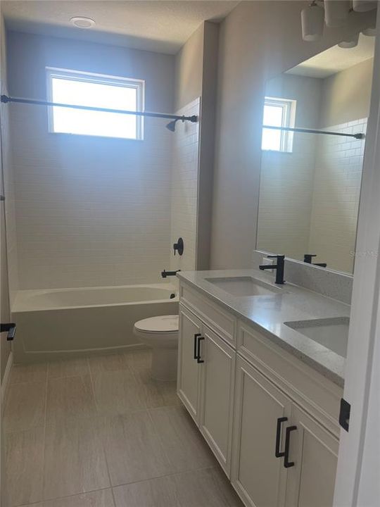 For Rent: $3,690 (4 beds, 2 baths, 2810 Square Feet)