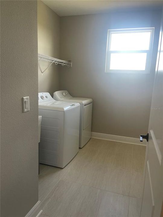 For Rent: $3,690 (4 beds, 2 baths, 2810 Square Feet)