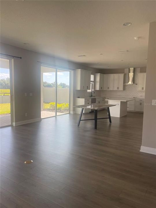 For Rent: $3,690 (4 beds, 2 baths, 2810 Square Feet)