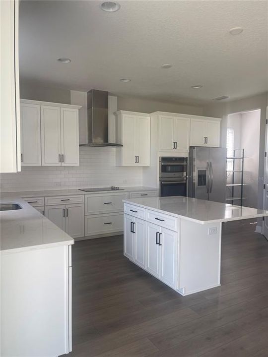 For Rent: $3,690 (4 beds, 2 baths, 2810 Square Feet)