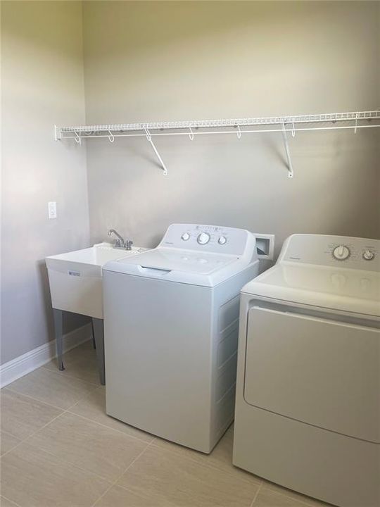 For Rent: $3,690 (4 beds, 2 baths, 2810 Square Feet)