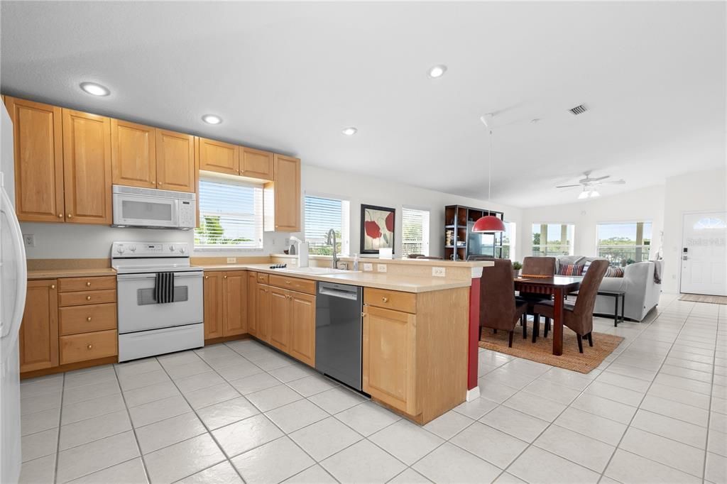 For Sale: $675,000 (2 beds, 2 baths, 1425 Square Feet)