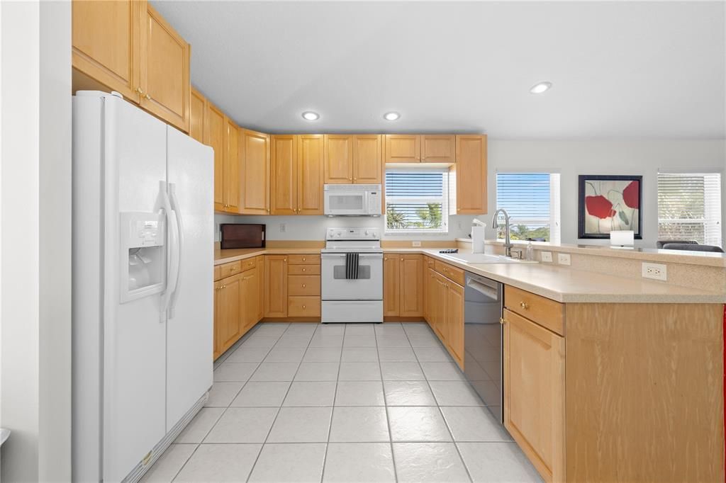 For Sale: $675,000 (2 beds, 2 baths, 1425 Square Feet)