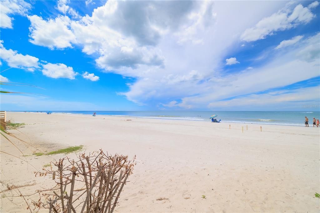 For Sale: $675,000 (2 beds, 2 baths, 1425 Square Feet)