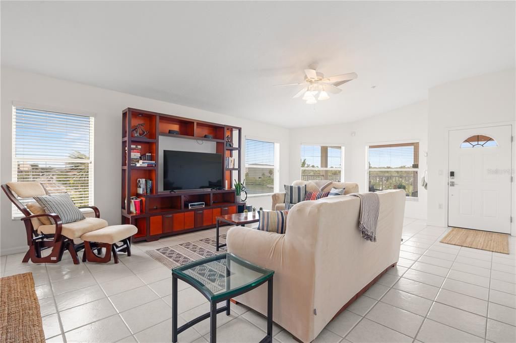 For Sale: $675,000 (2 beds, 2 baths, 1425 Square Feet)