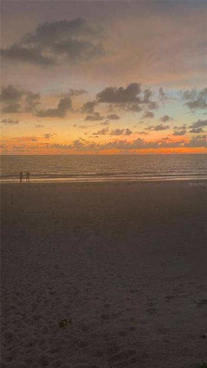 For Sale: $675,000 (2 beds, 2 baths, 1425 Square Feet)