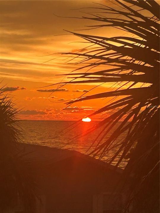 For Sale: $675,000 (2 beds, 2 baths, 1425 Square Feet)