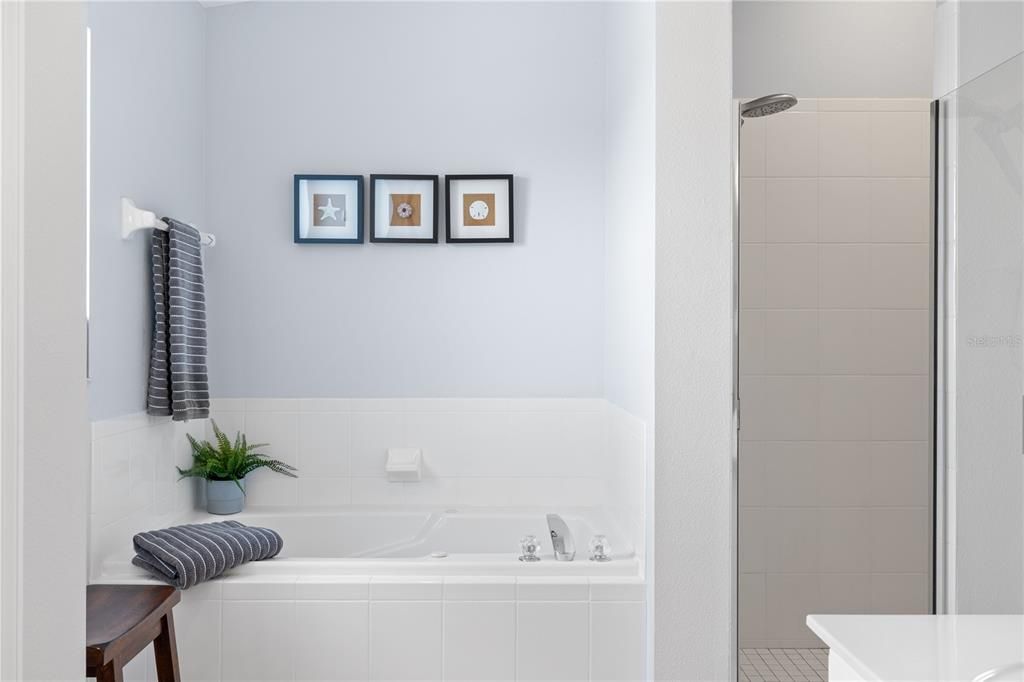 For Sale: $675,000 (2 beds, 2 baths, 1425 Square Feet)