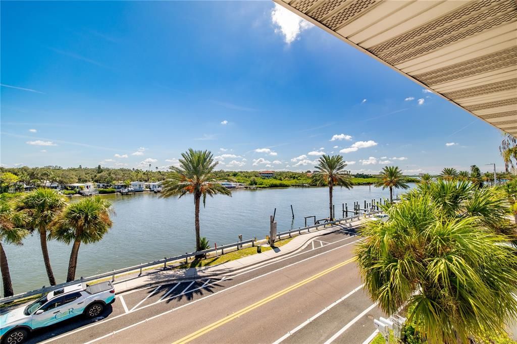 For Sale: $675,000 (2 beds, 2 baths, 1425 Square Feet)