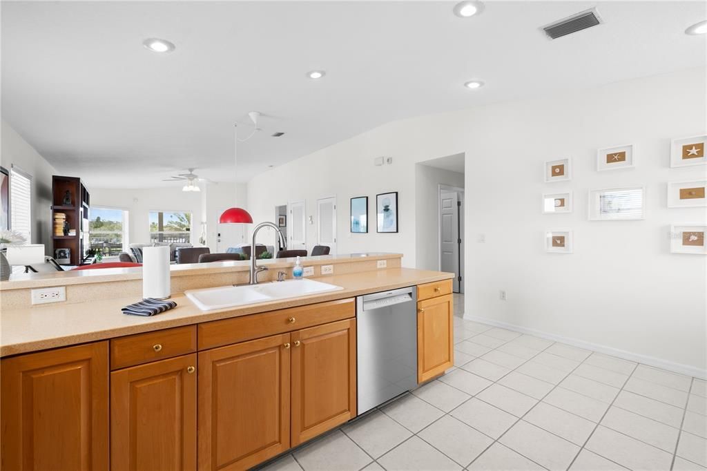 For Sale: $675,000 (2 beds, 2 baths, 1425 Square Feet)
