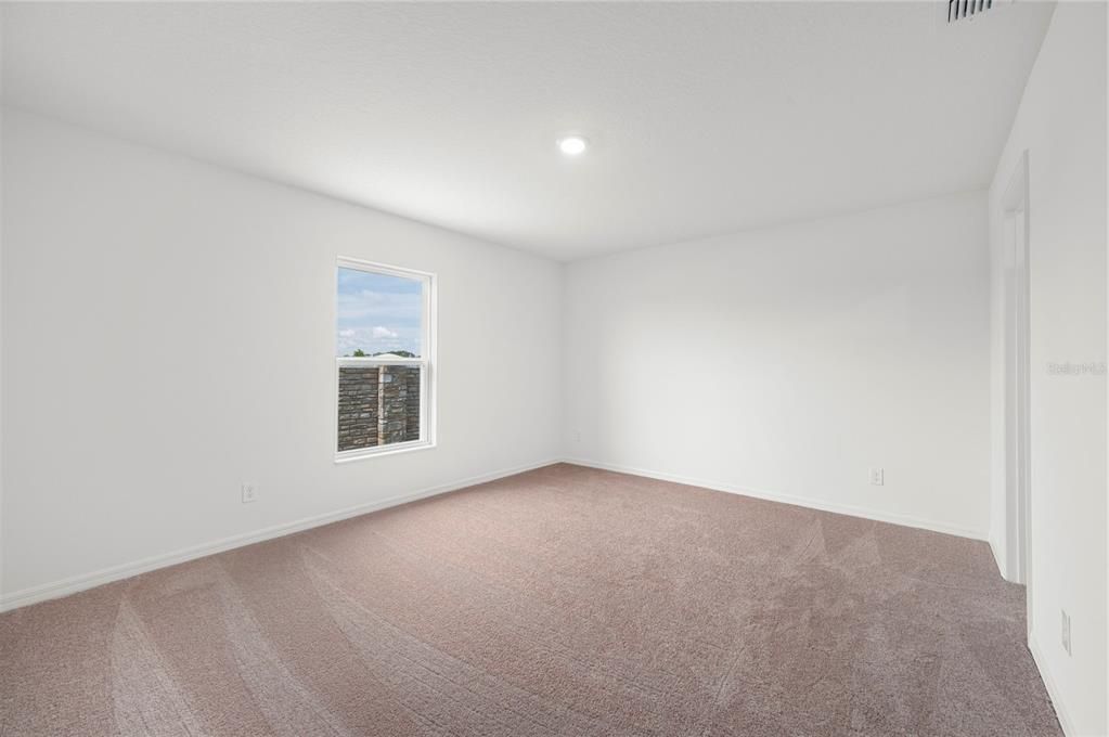 Activo con contrato: $300,900 (3 camas, 2 baños, 1403 Pies cuadrados)