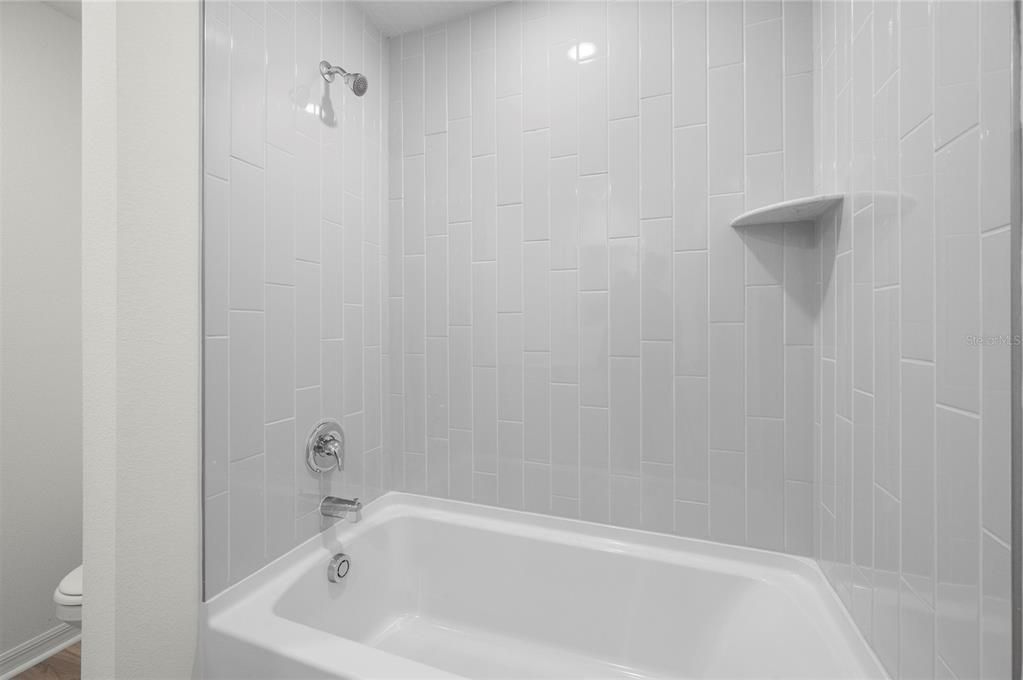Activo con contrato: $300,900 (3 camas, 2 baños, 1403 Pies cuadrados)