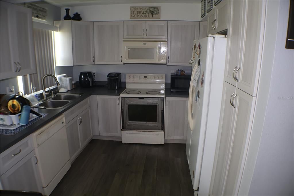 待售: $209,000 (3 贝兹, 2 浴室, 1166 平方英尺)