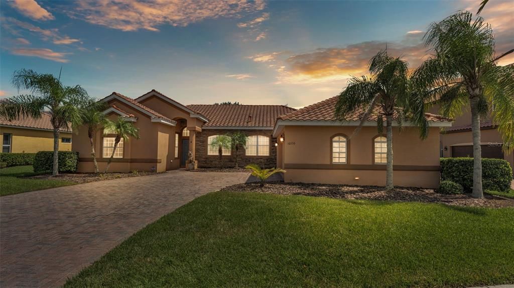 Active With Contract: $599,000 (4 beds, 3 baths, 2613 Square Feet)