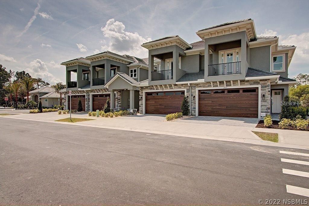 For Rent: $3,200 (3 beds, 2 baths, 2115 Square Feet)