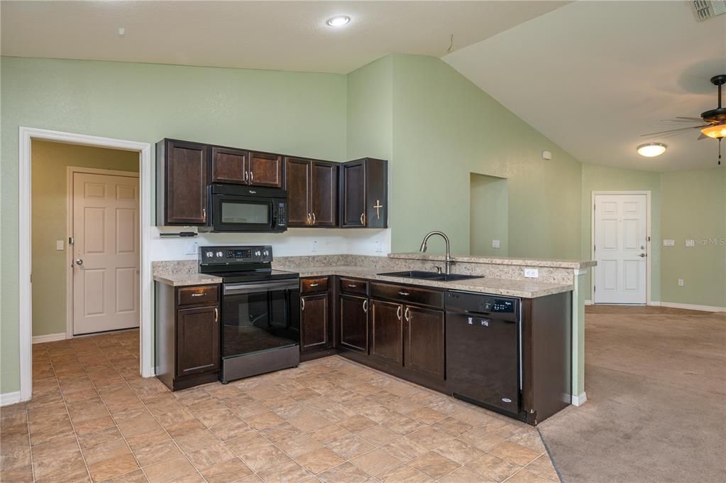 На продажу: $324,900 (3 спален, 2 ванн, 1435 Квадратных фут)