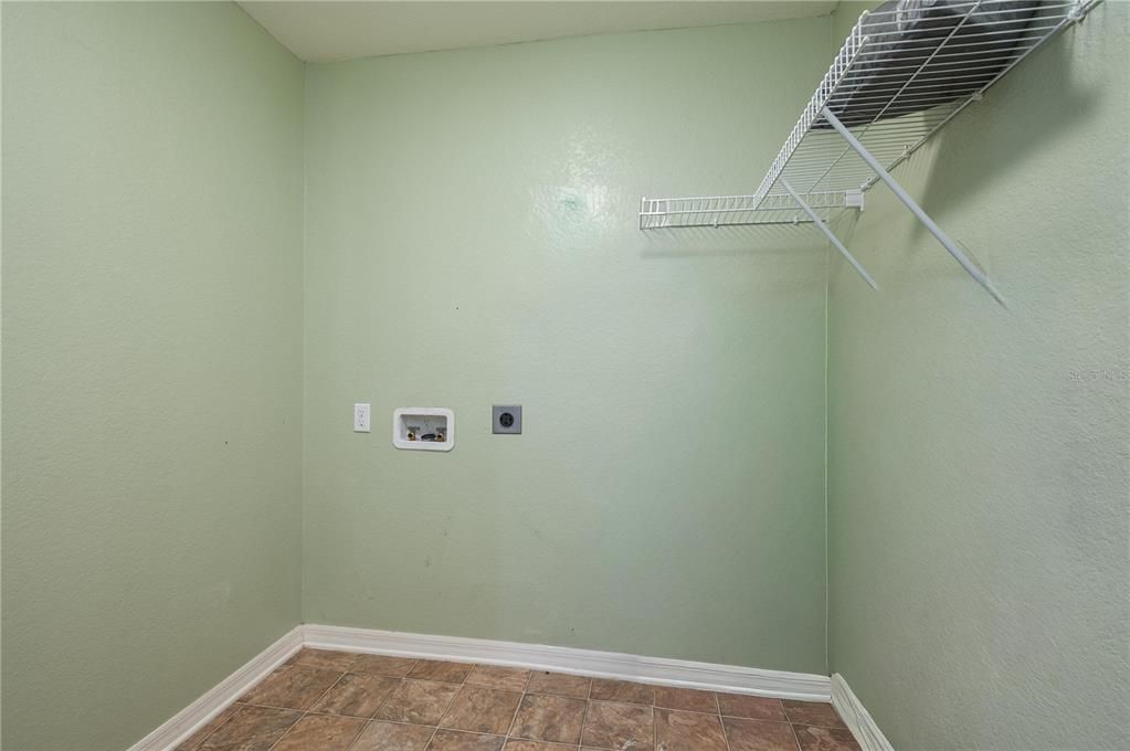 На продажу: $324,900 (3 спален, 2 ванн, 1435 Квадратных фут)