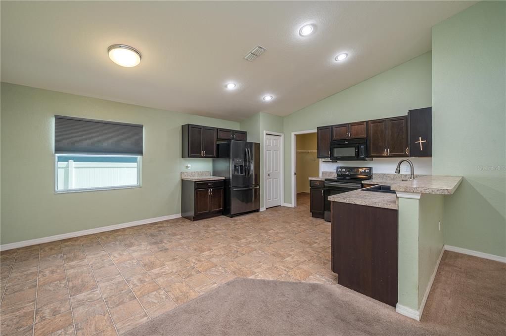 На продажу: $324,900 (3 спален, 2 ванн, 1435 Квадратных фут)