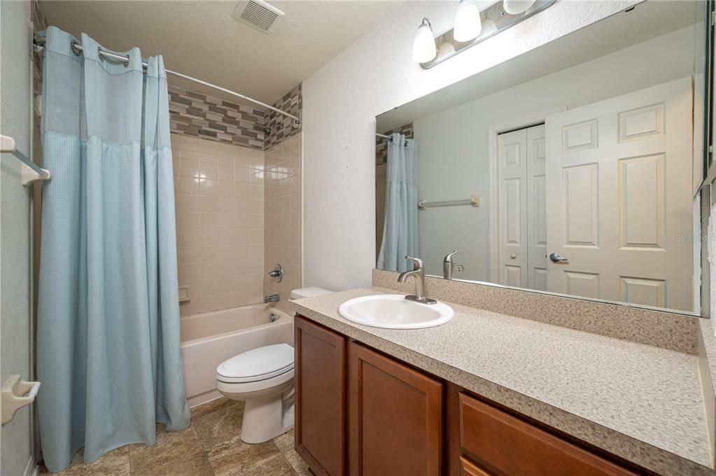 На продажу: $324,900 (3 спален, 2 ванн, 1435 Квадратных фут)