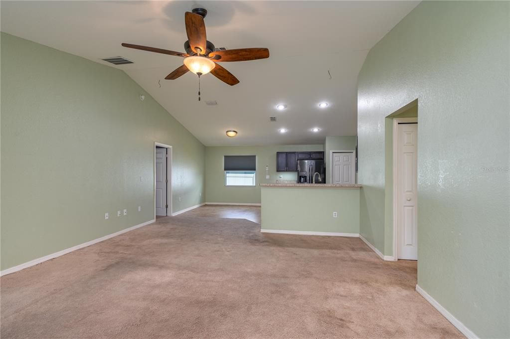 На продажу: $324,900 (3 спален, 2 ванн, 1435 Квадратных фут)