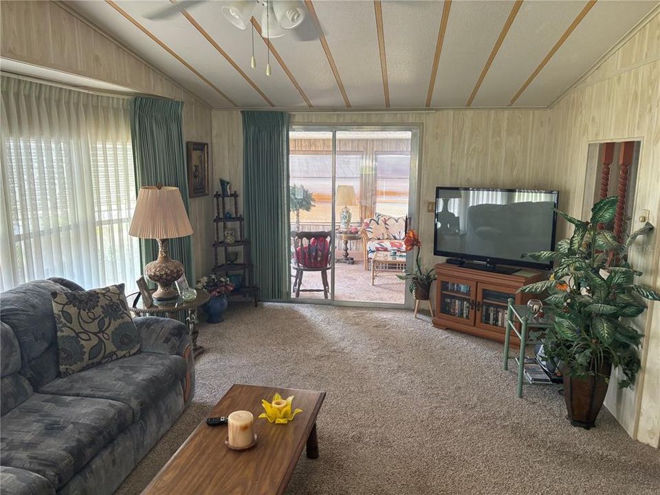 На продажу: $124,900 (2 спален, 2 ванн, 1518 Квадратных фут)