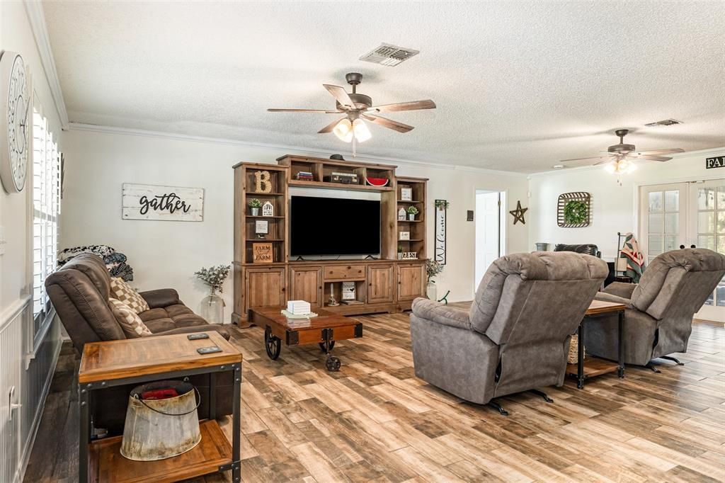 For Sale: $635,000 (4 beds, 2 baths, 3486 Square Feet)